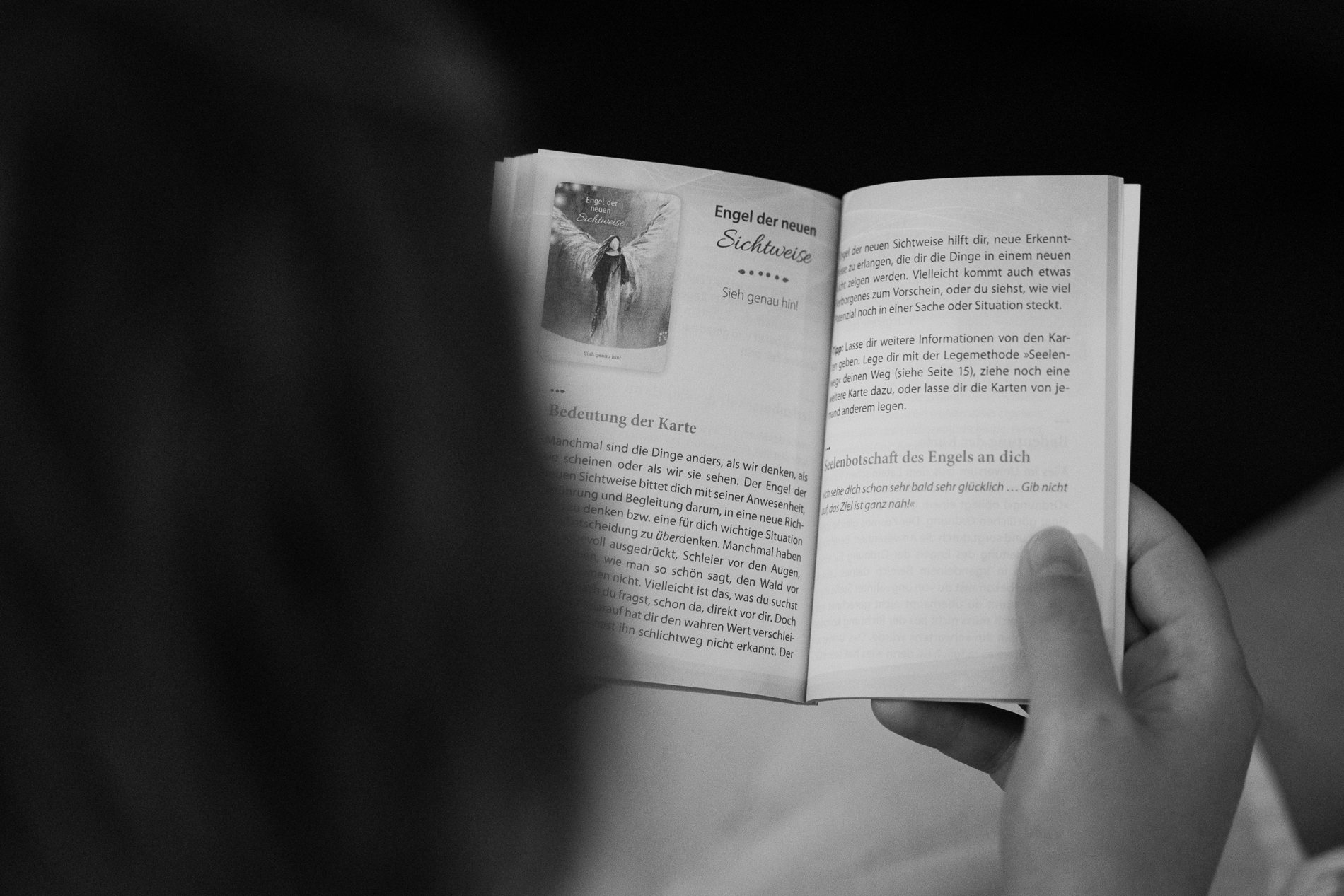 Engelkarten werden gelesen